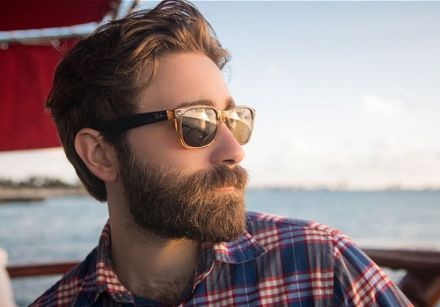 Oil Be Back: Pourquoi l’huile de barbe devrait faire partie de votre routine