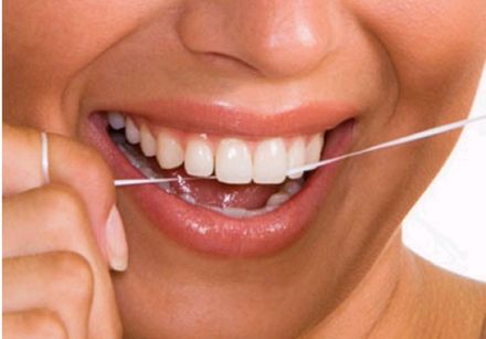 Dossier dents > Qu'est-ce que la soie dentaire?