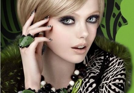 Maquillage automne-hiver 2011 > Anna Sui