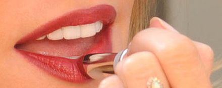 2015 - 11 - Sofia Vergara crée un nouveau rouge à lèvres Longue Tenue + Hydratation Outlast de CoverGirl pour le jour de son mariage 2